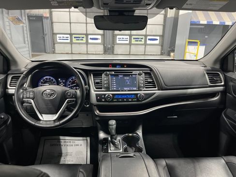 Used 2019 Toyota Highlander XLE AWD/4WD image 33