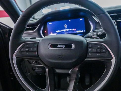 Used 2025 Jeep Grand Cherokee L Limited RWD image 16