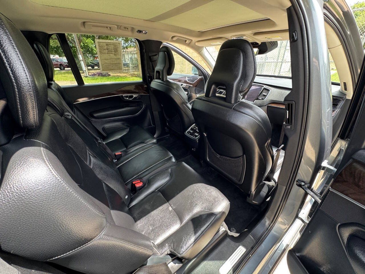 Used 2017 Volvo XC90 T6 Momentum w/ Vision Package AWD/4WD image 32
