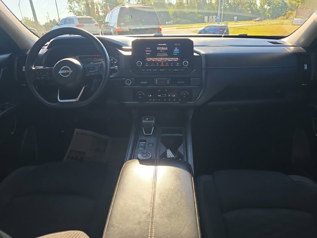 Used 2023 Nissan Pathfinder S AWD/4WD image 18