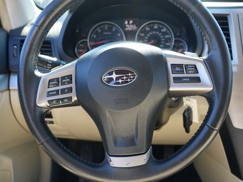 Used 2013 Subaru Outback 2.5i Premium AWD/4WD image 23