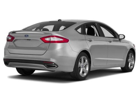 Used 2015 Ford Fusion SE FWD image 2