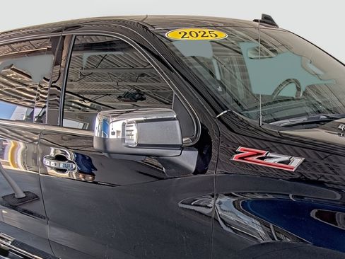 Used 2025 Chevrolet Silverado 1500 LTZ AWD/4WD image 17