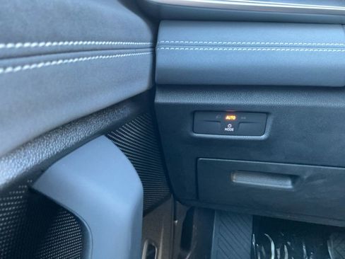 New 2025 Volkswagen Tiguan SE image 21