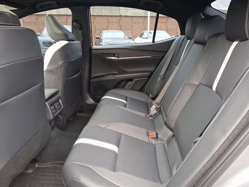 Used 2025 Toyota Camry SE image 10