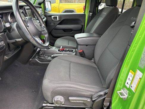 Used 2019 Jeep Wrangler Unlimited Sahara image 11