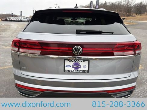 Used 2024 Volkswagen Atlas Cross Sport SE image 6