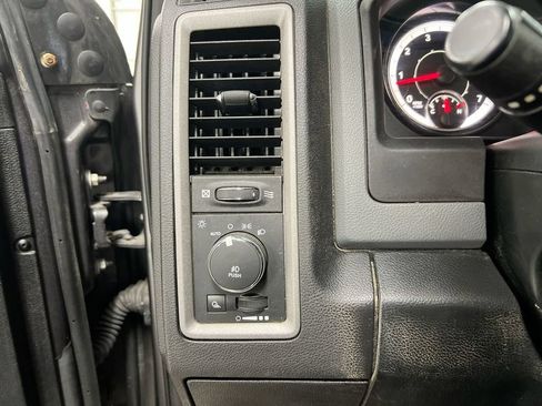 Used 2018 RAM 1500 Express w/ Express Value Package AWD/4WD image 18