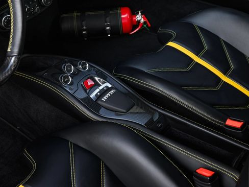 Used 2010 Ferrari 458 Italia Coupe RWD image 32
