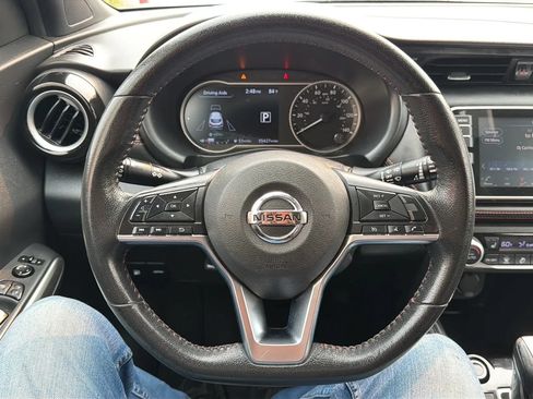 Used 2020 Nissan Kicks SR w/ SR Premium Package FWD image 10