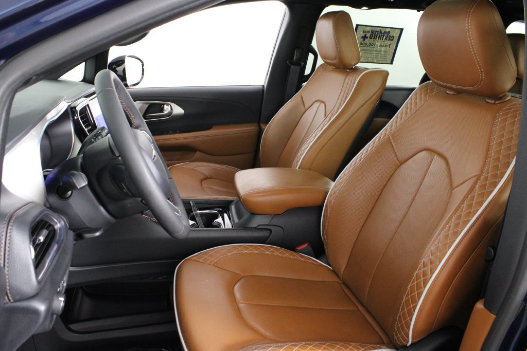 Used 2025 Chrysler Pacifica Pinnacle FWD image 18