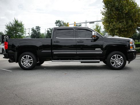 Used 2016 Chevrolet Silverado 2500 High Country w/ Duramax Plus Package image 10