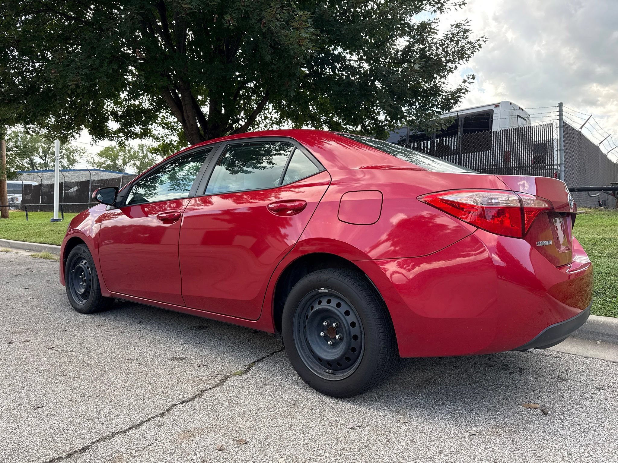 Used 2018 Toyota Corolla LE FWD image 7