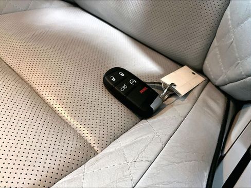 Used 2017 Jeep Grand Cherokee Summit image 31