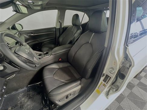 Used 2021 Toyota Camry XSE image 9