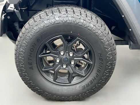 Used 2024 Jeep Wrangler Unlimited AWD/4WD image 27