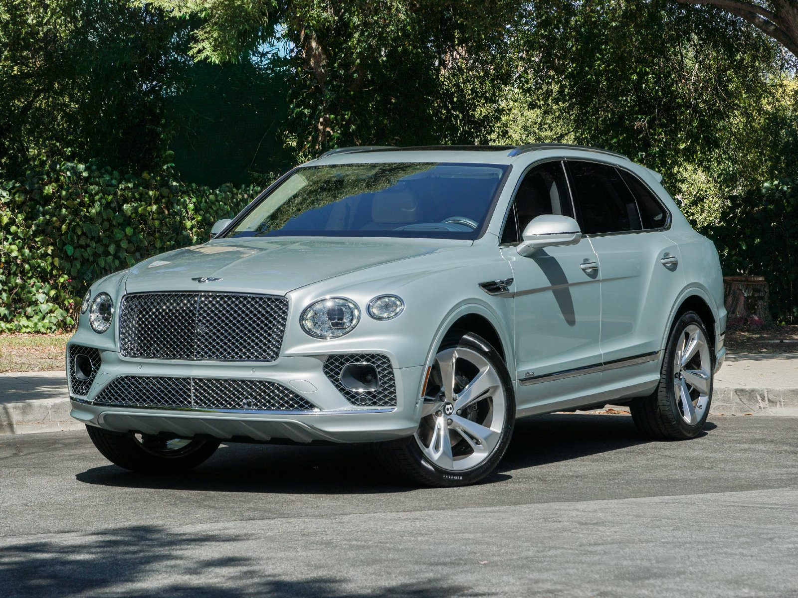 Certified 2023 Bentley Bentayga AWD/4WD image 1