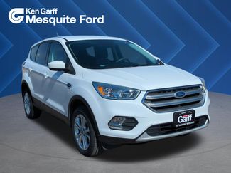 Used 2017 Ford Escape SE video 1