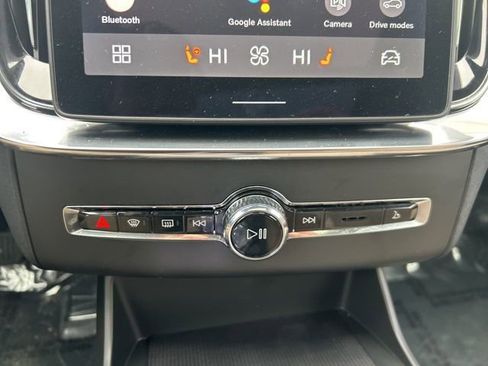 Used 2025 Volvo XC90 B5 Plus image 26