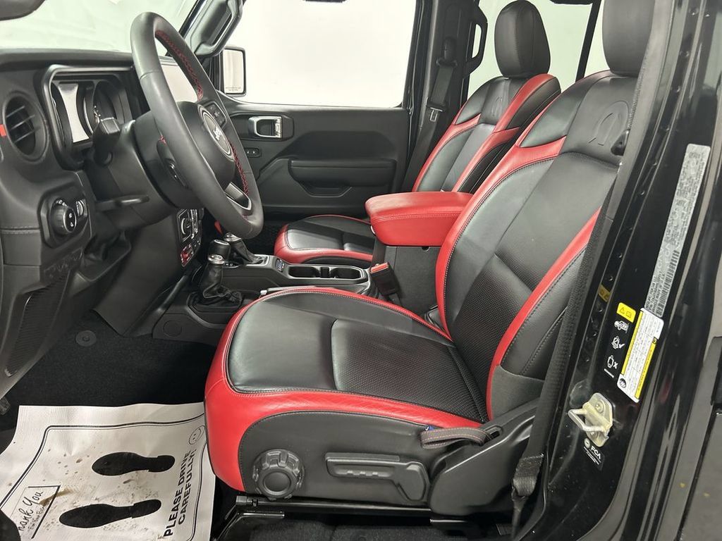 Used 2024 Jeep Gladiator Rubicon w/ Technology Group AWD/4WD image 9