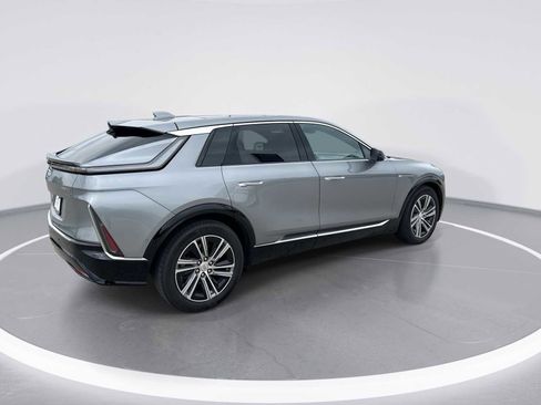 Certified 2024 Cadillac Lyriq Luxury AWD/4WD image 9