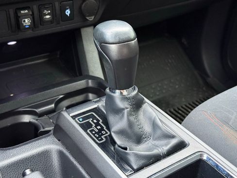 Used 2018 Toyota Tacoma TRD Sport image 14