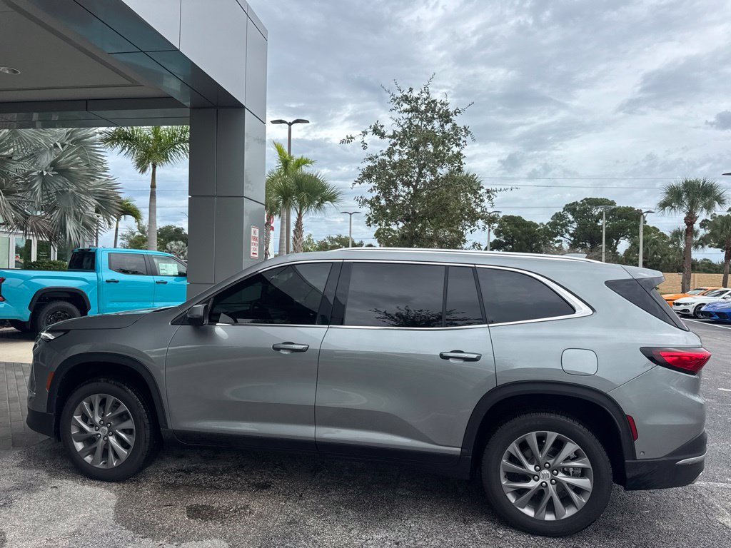 Used 2026 Buick Enclave Preferred w/ Super Cruise Package FWD image 4