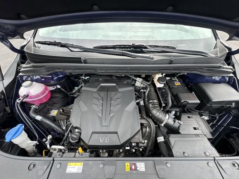 Used 2025 Kia Carnival image 28