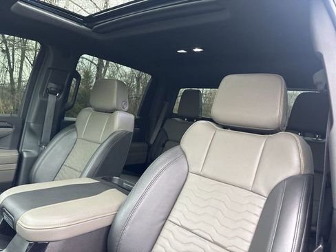 Used 2025 Chevrolet Silverado 1500 ZR2 w/ Technology Package image 6