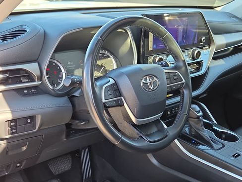 Used 2023 Toyota Highlander XLE FWD image 10