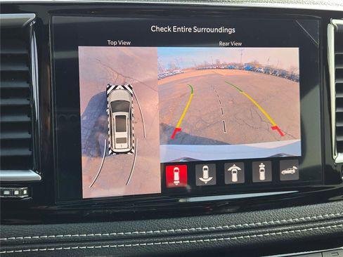 Used 2025 Chrysler Pacifica Premium FWD image 33