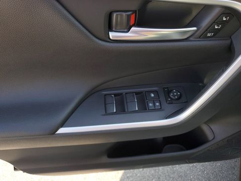 Used 2022 Toyota RAV4 Limited image 20