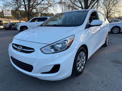 Used 2017 Hyundai Accent SE image 3