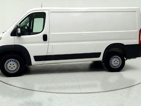 Used 2026 RAM ProMaster 2500 w/ Convenience Group FWD image 4