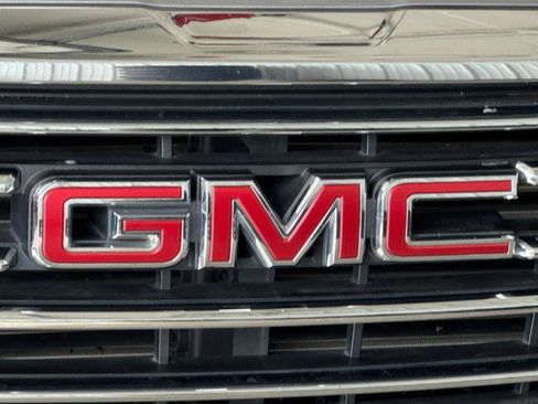 Used 2024 GMC Terrain SLT AWD/4WD image 38