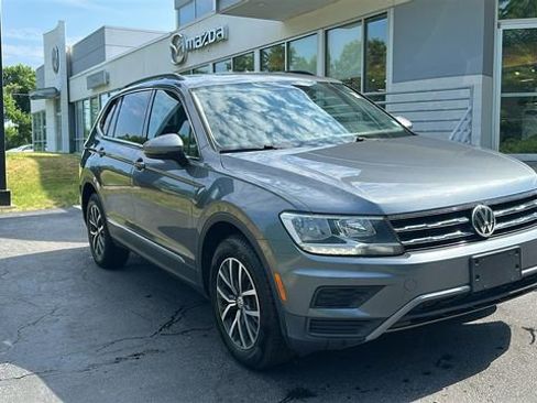 Used 2018 Volkswagen Tiguan SE w/ 3rd Row Seat Package AWD/4WD image 3