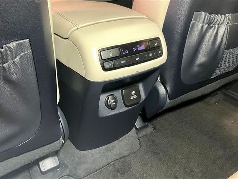 Used 2022 Hyundai Palisade SEL w/ 8P Bench Seat Package FWD image 11