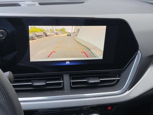Used 2024 Chevrolet Trax LT FWD image 12