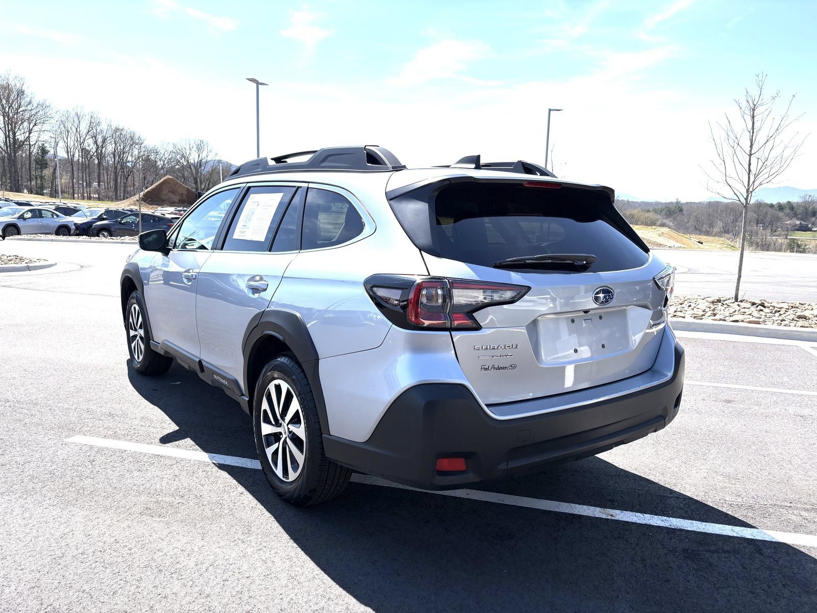 Used 2025 Subaru Outback Premium AWD/4WD image 6