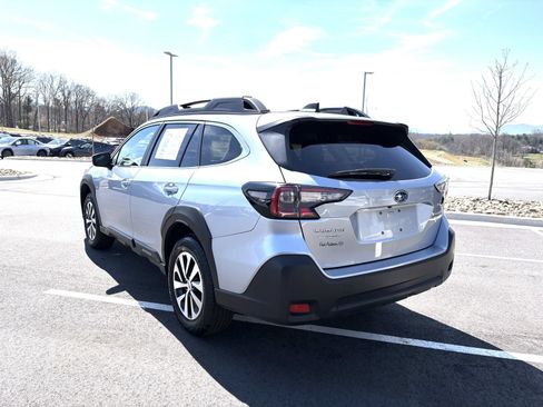 Used 2025 Subaru Outback Premium AWD/4WD image 6