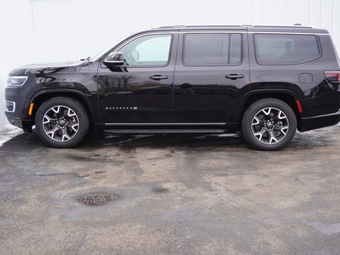 Used 2024 Jeep Wagoneer Series III image 3