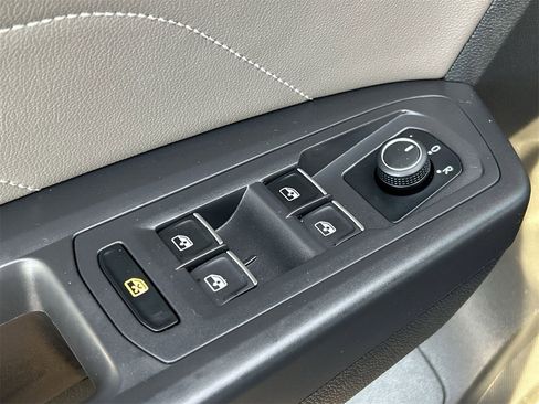 Certified 2023 Volkswagen Atlas SE image 17