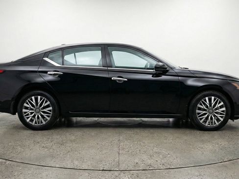 Used 2025 Nissan Altima 2.5 SV image 11