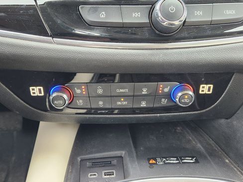 Used 2024 Buick Enclave Avenir w/ Avenir Technology Package image 22