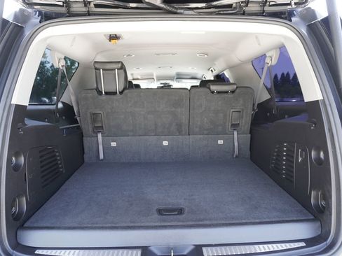 Used 2018 Chevrolet Suburban LT RWD image 14