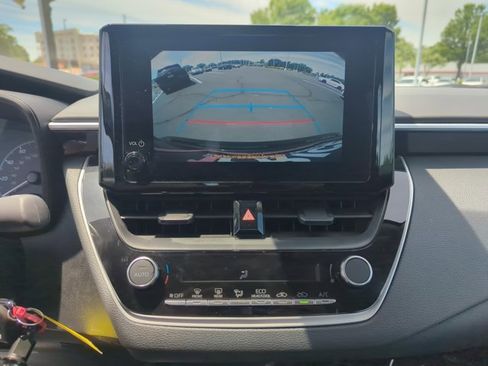 Used 2025 Toyota Corolla LE FWD image 17