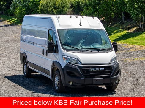 Used 2024 RAM ProMaster 2500 w/ Convenience Group FWD image 12
