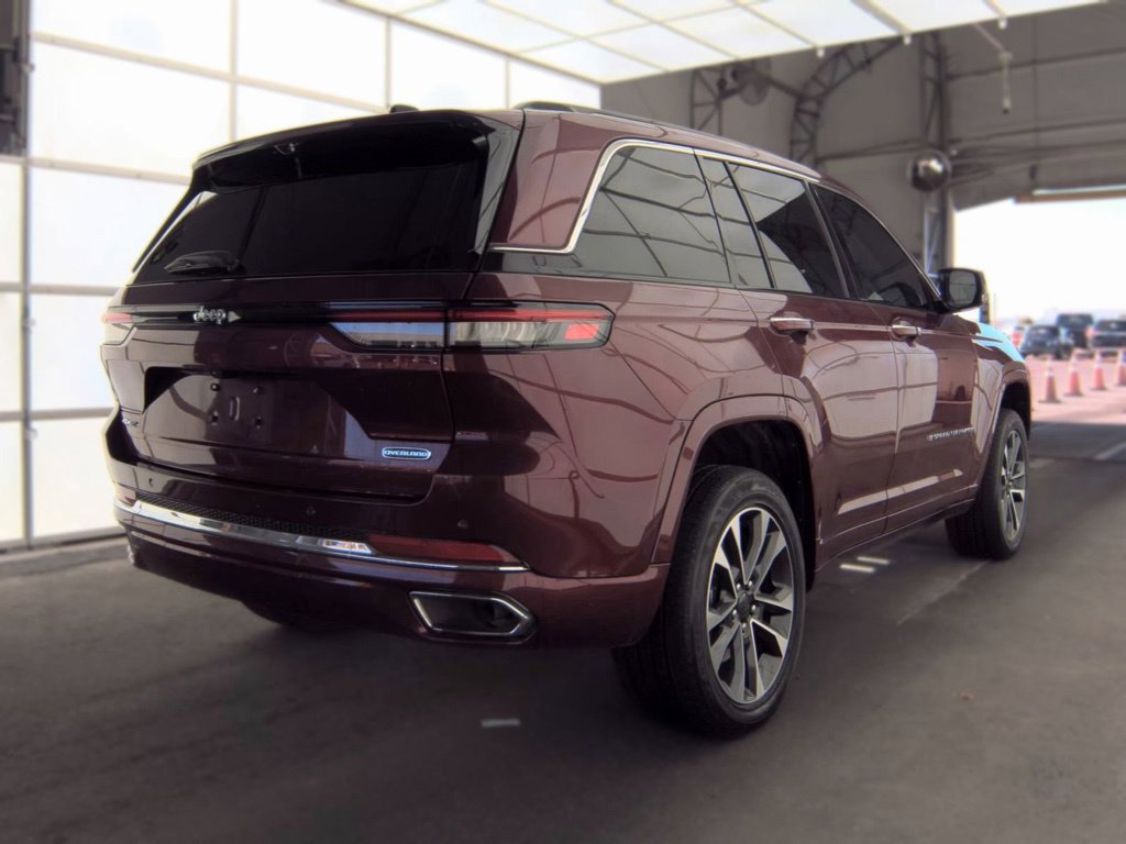 Used 2023 Jeep Grand Cherokee Overland w/ Luxury Tech Group IV AWD/4WD image 9