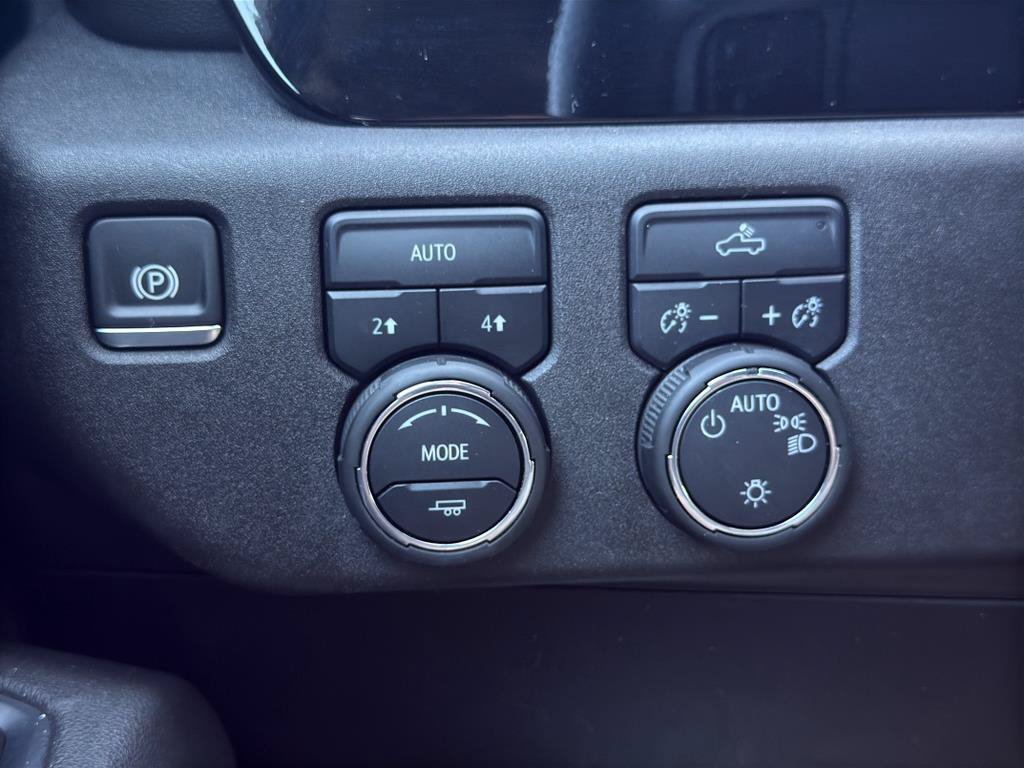Certified 2025 Chevrolet Silverado 1500 LT AWD/4WD image 18
