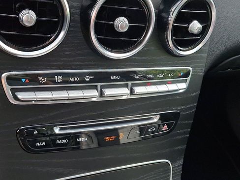 Used 2019 Mercedes-Benz GLC 300 4MATIC image 16